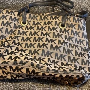 AUTHENTIC MICHAEL KORS PURSE